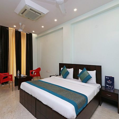 Oyo 9664 Sector 48 Hotel Gurgaon Buitenkant foto