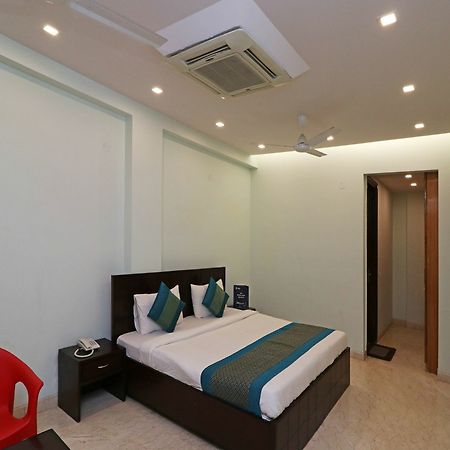 Oyo 9664 Sector 48 Hotel Gurgaon Buitenkant foto