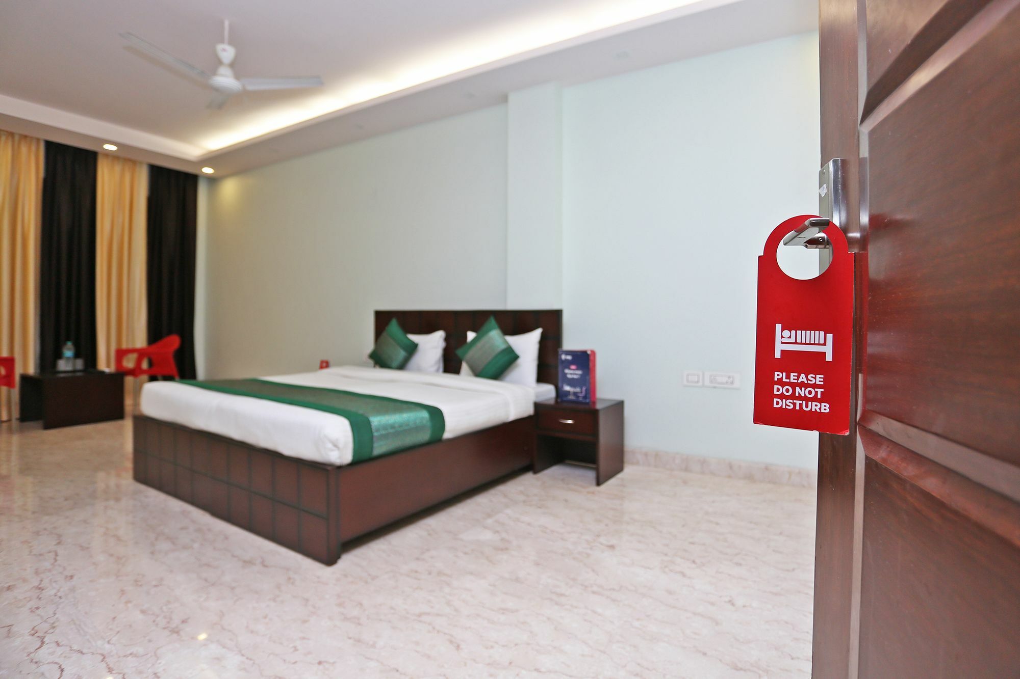 Oyo 9664 Sector 48 Hotel Gurgaon Buitenkant foto