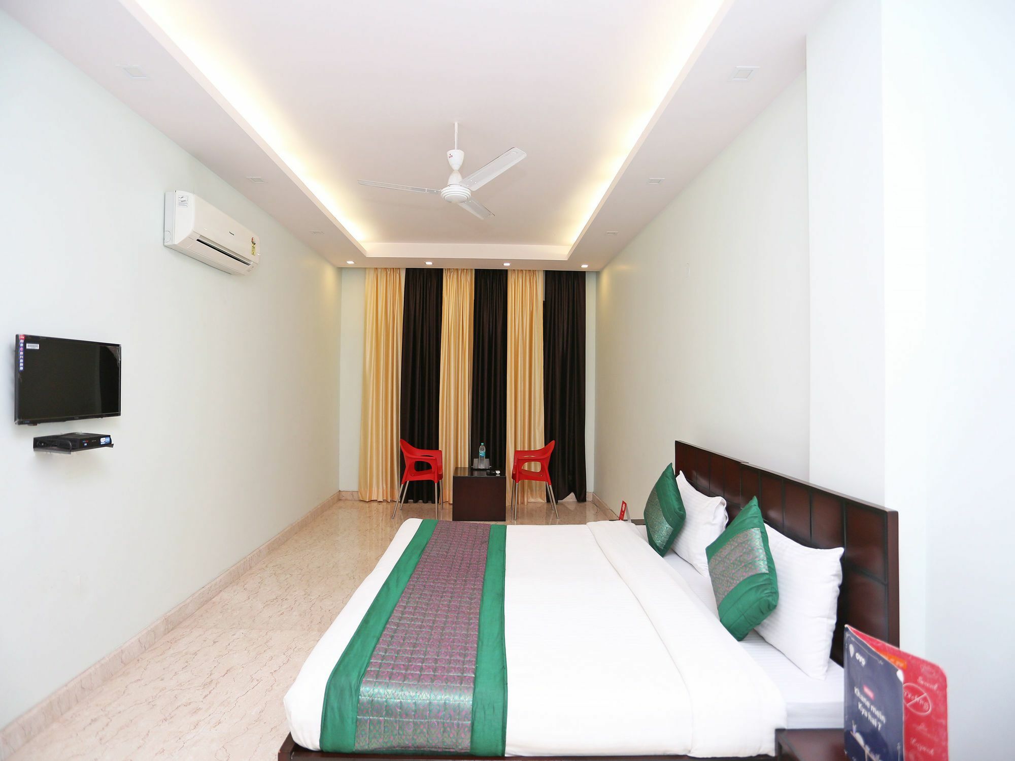 Oyo 9664 Sector 48 Hotel Gurgaon Buitenkant foto