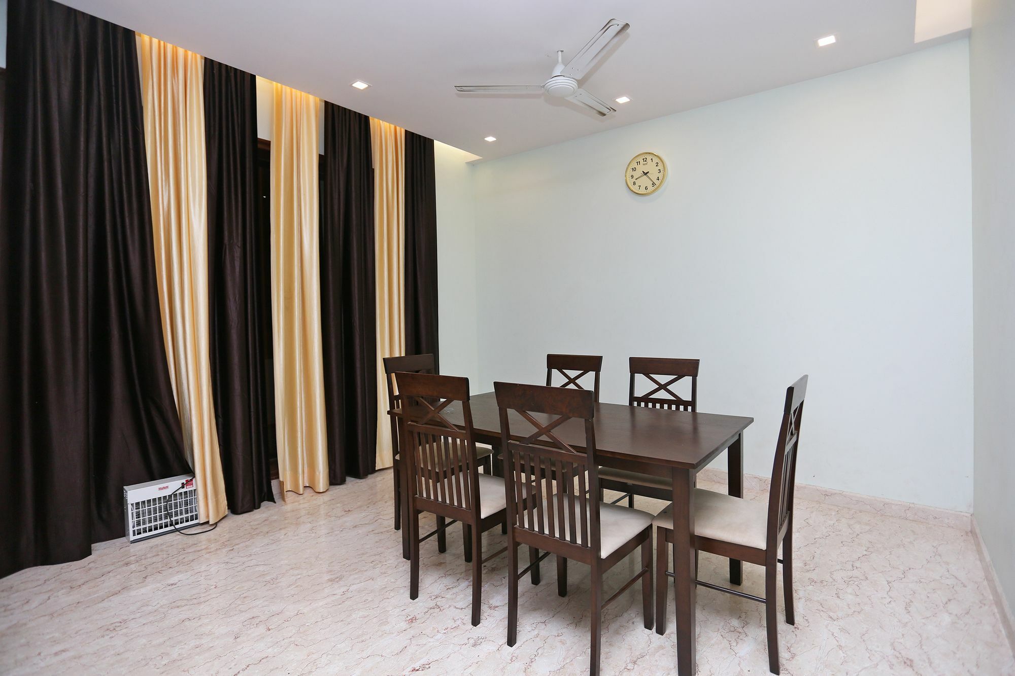 Oyo 9664 Sector 48 Hotel Gurgaon Buitenkant foto