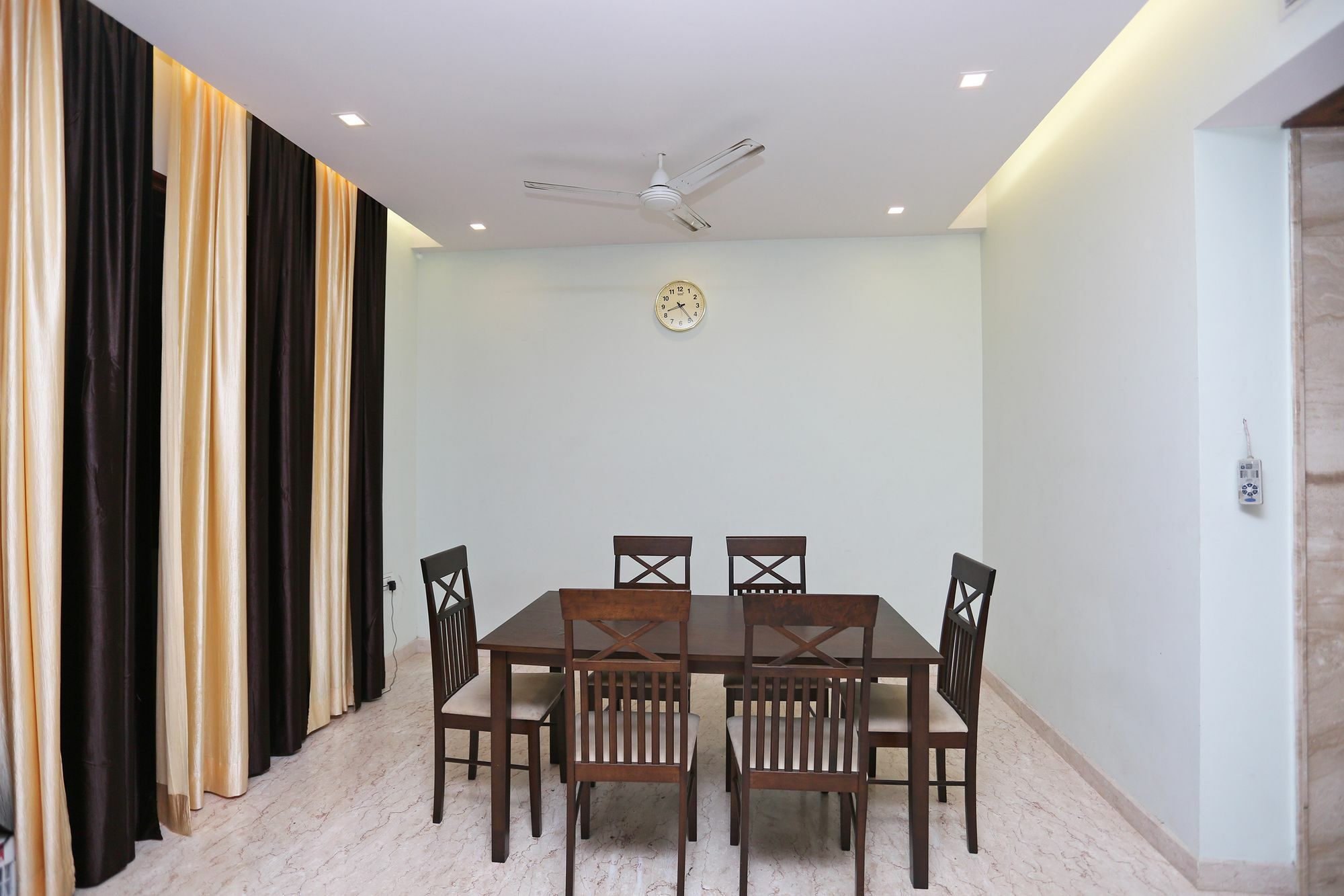 Oyo 9664 Sector 48 Hotel Gurgaon Buitenkant foto