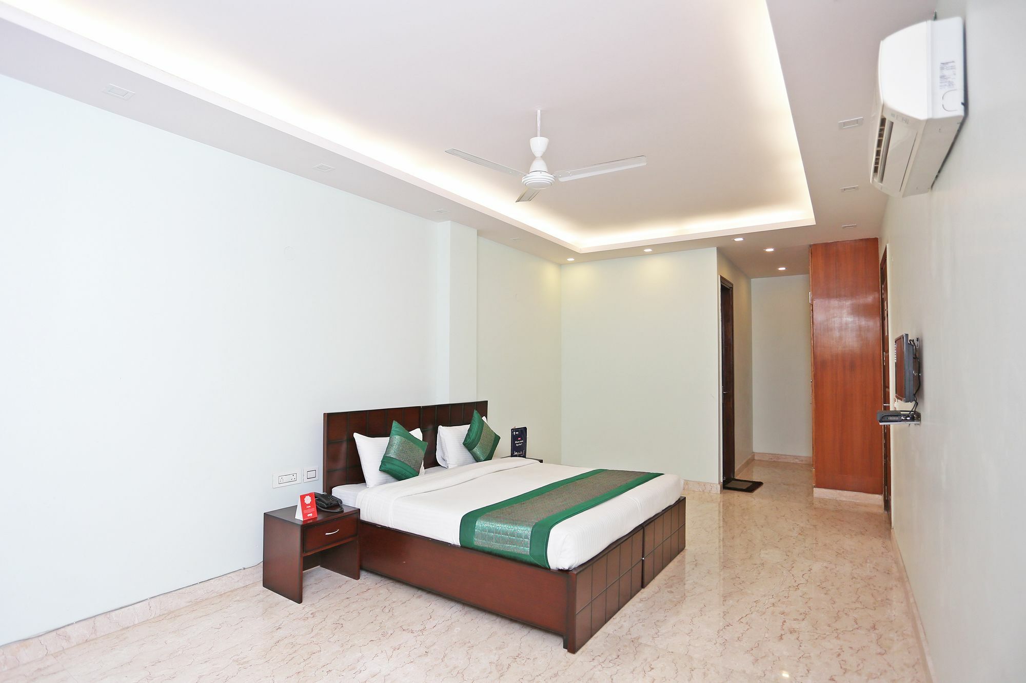 Oyo 9664 Sector 48 Hotel Gurgaon Buitenkant foto