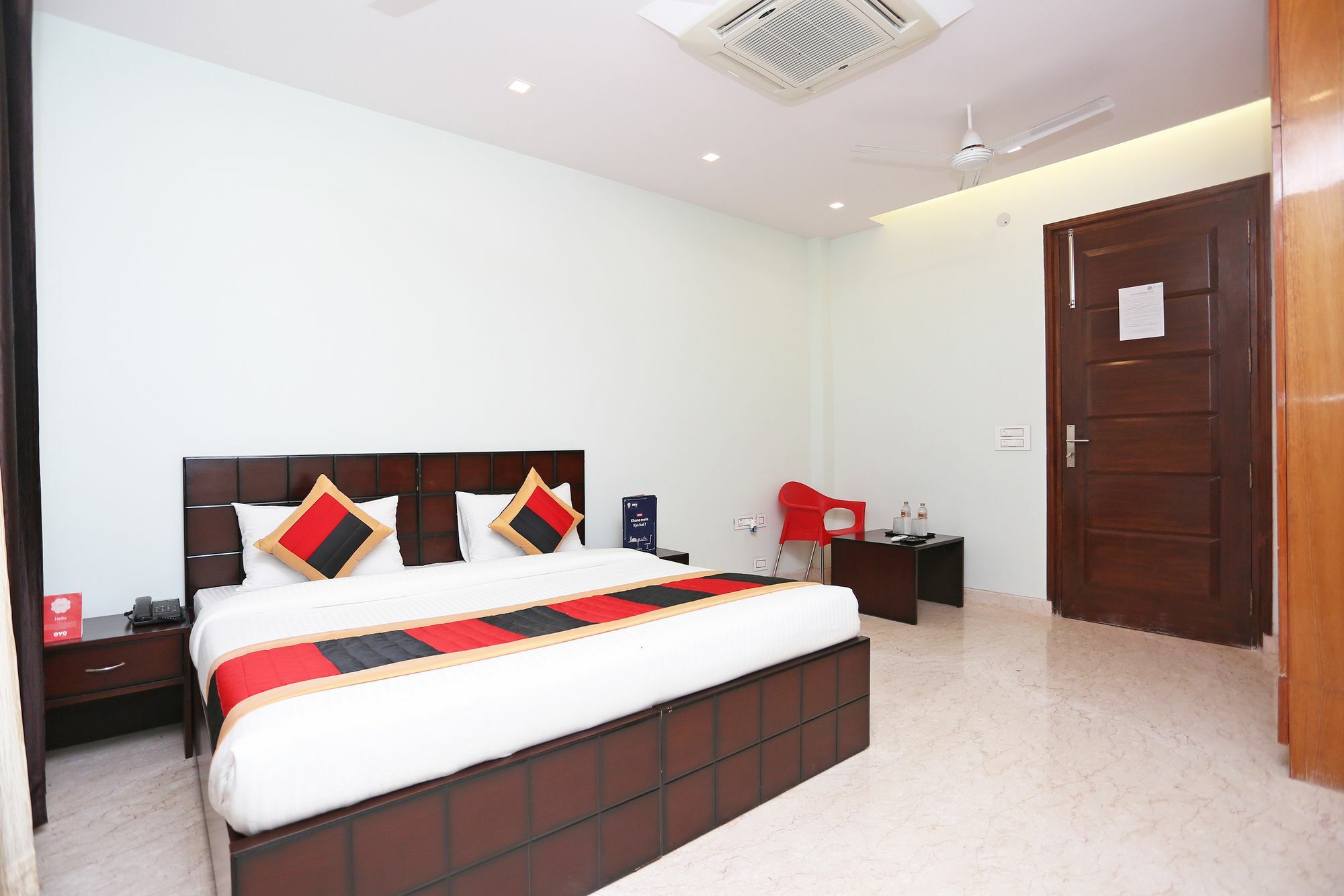 Oyo 9664 Sector 48 Hotel Gurgaon Buitenkant foto