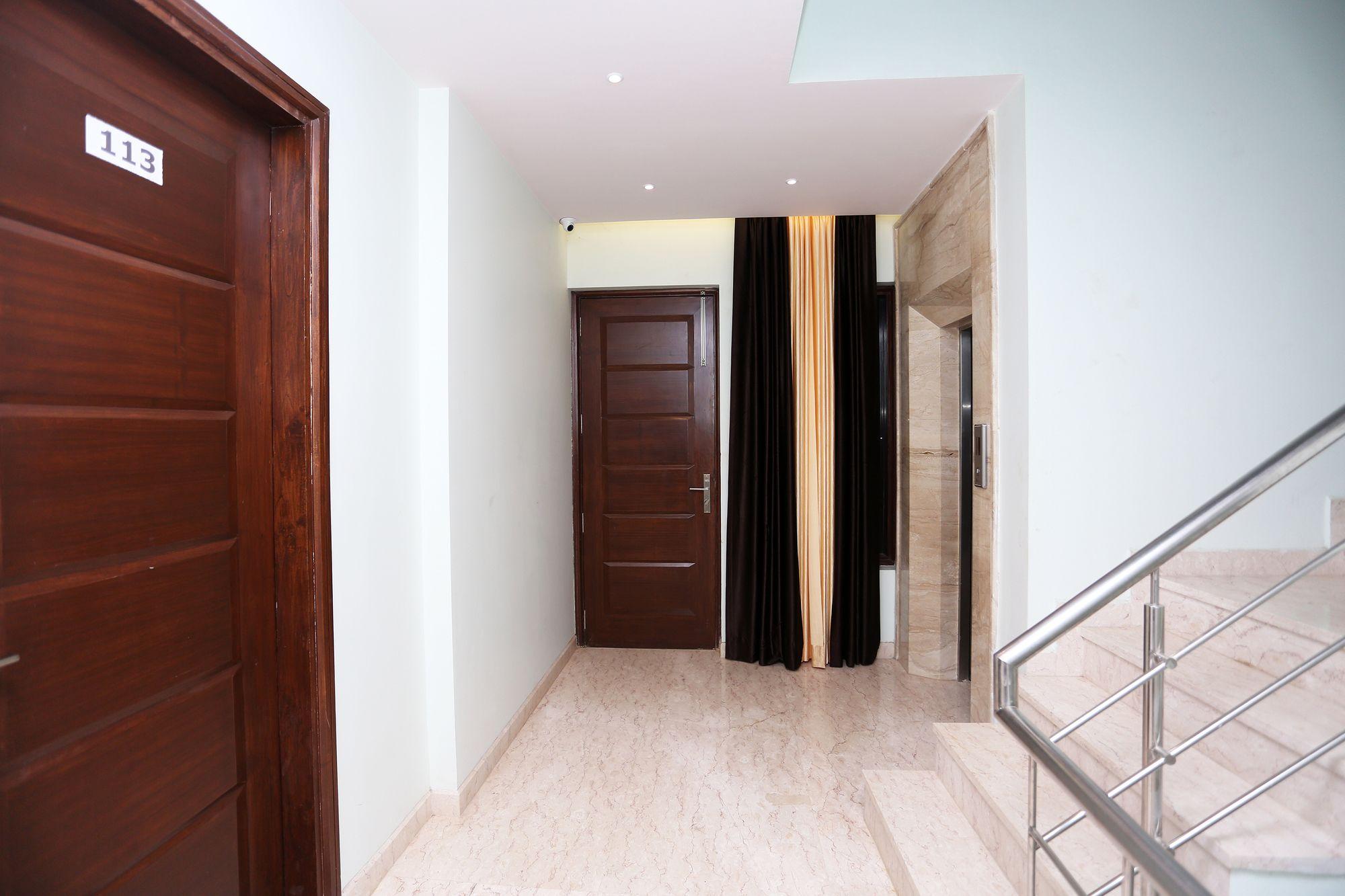 Oyo 9664 Sector 48 Hotel Gurgaon Buitenkant foto