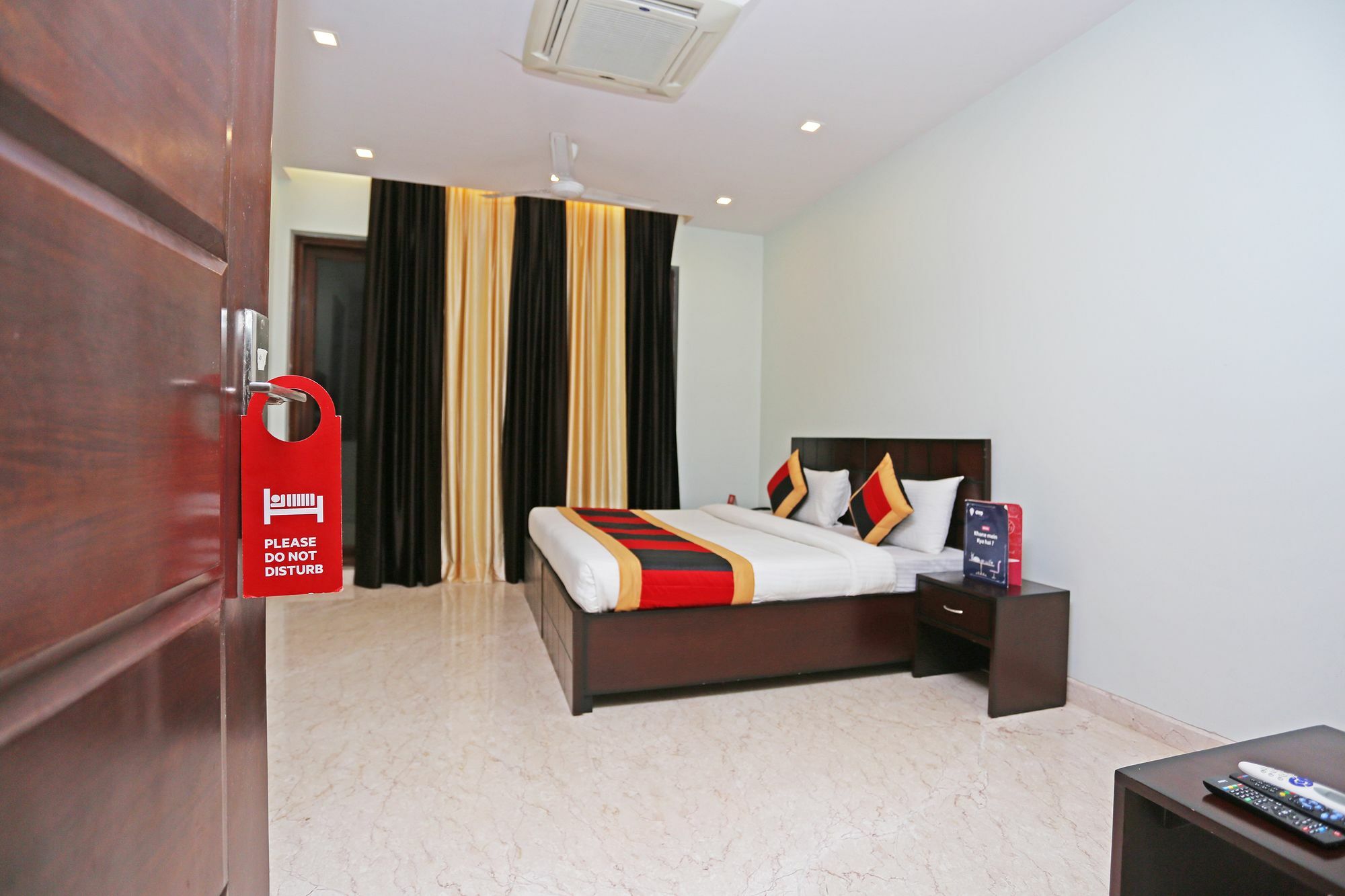Oyo 9664 Sector 48 Hotel Gurgaon Buitenkant foto