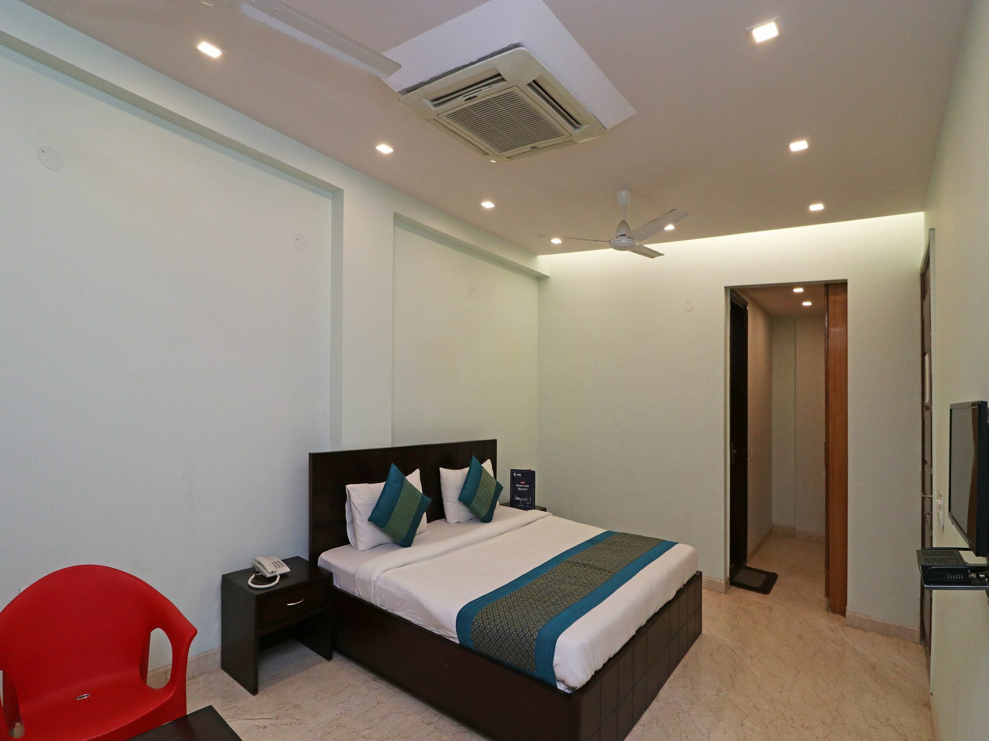 Oyo 9664 Sector 48 Hotel Gurgaon Buitenkant foto