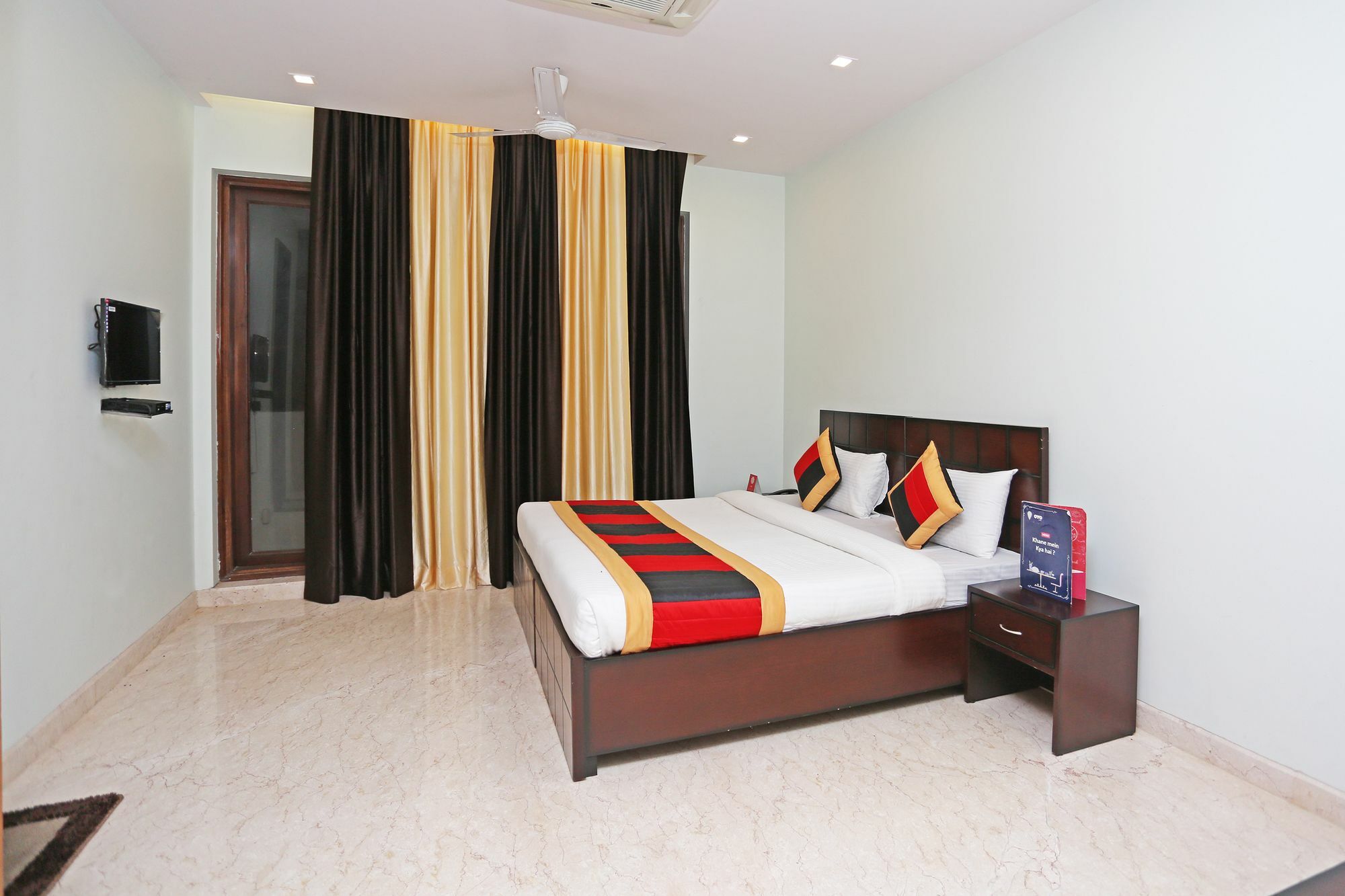 Oyo 9664 Sector 48 Hotel Gurgaon Buitenkant foto
